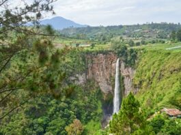 Air Terjun Sipiso Piso