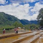 Pemandangan bukit dan area irigasi di Kapalo Banda Taram