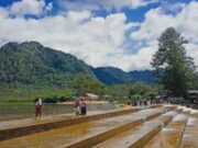 Pemandangan bukit dan area irigasi di Kapalo Banda Taram