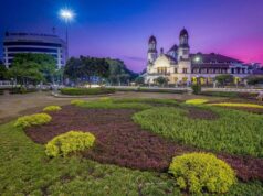 Taman dengan view bangunan Lawang Sewu