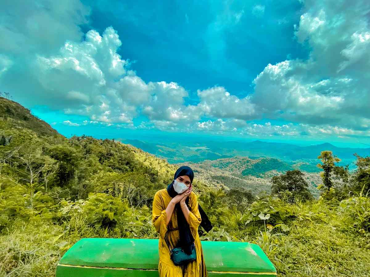 keindahan panorama dari Puncak Gunung Gajah