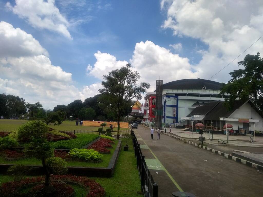 Taman Kota Lapang Merdeka Sukabumi.