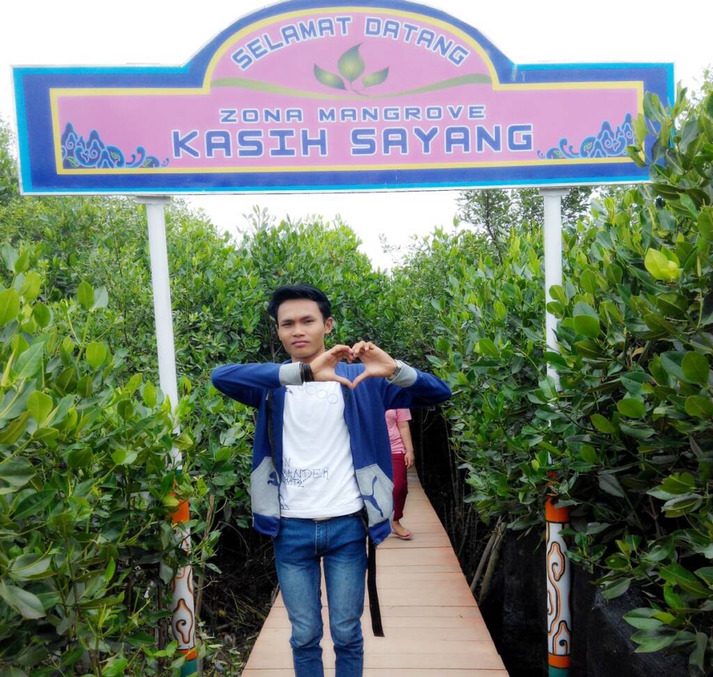 Wisata Zona Mangrove Kasih Sayang Cirebon.