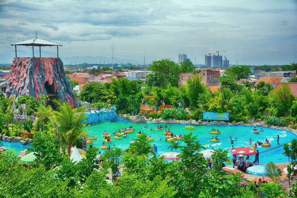 Wonderland Adventure Waterpark Galuh Mas Karawang.