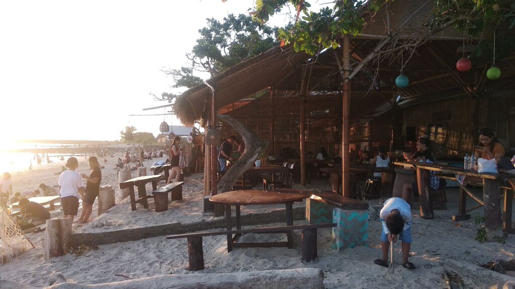 Cafe yang ada di Tepi Pantai