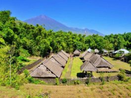 Desa Adat Baleq di Taman Wisata Pusuk Sembalun