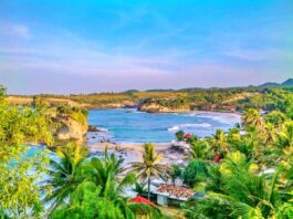 Keindahan bentang alam pantai klayar dari ketinggian