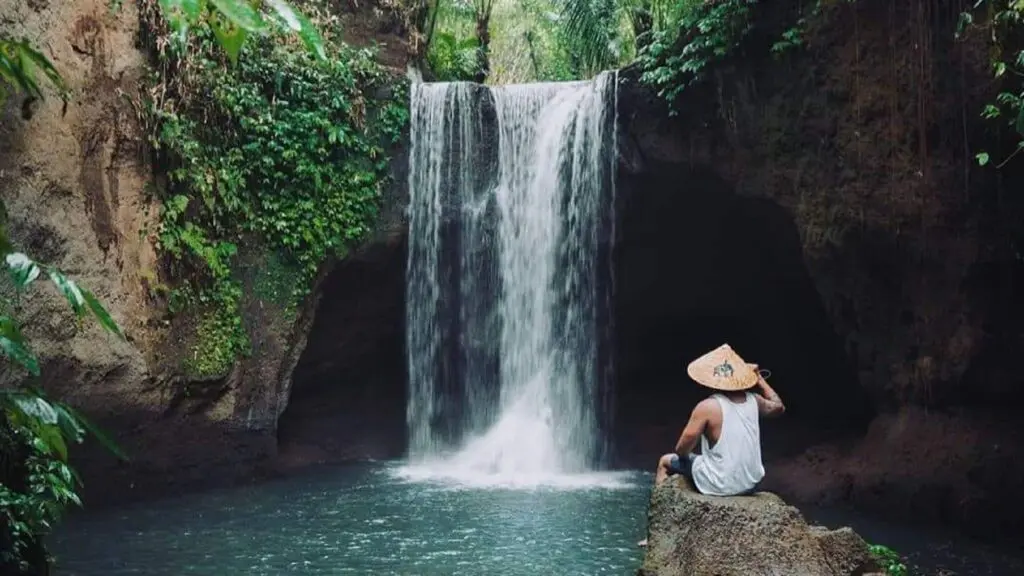 Pemandangan Indah Suwat Waterfall