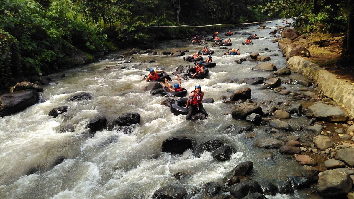 Sungai berbatu yang cocok untuk susur sungai