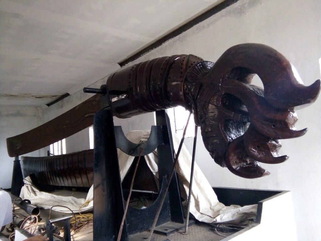 Golok raksasa yang ada di Museum Golok Ciomas