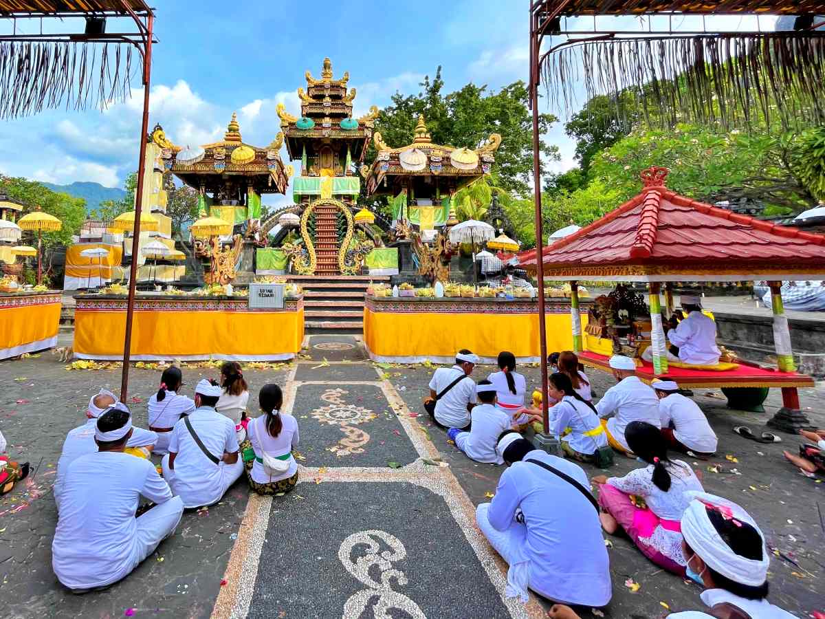 upacara agama Hindu di Pura Melanting