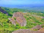 batu karst raksasa eksotis di Gunung Nglanggeran