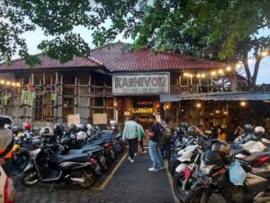 Karnivor Steak terlihat dari depan
