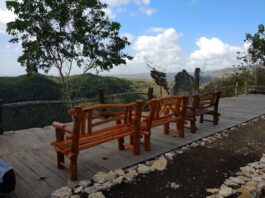 Pemandangan dari atas bukit Gardu Pandang Goa Gajah