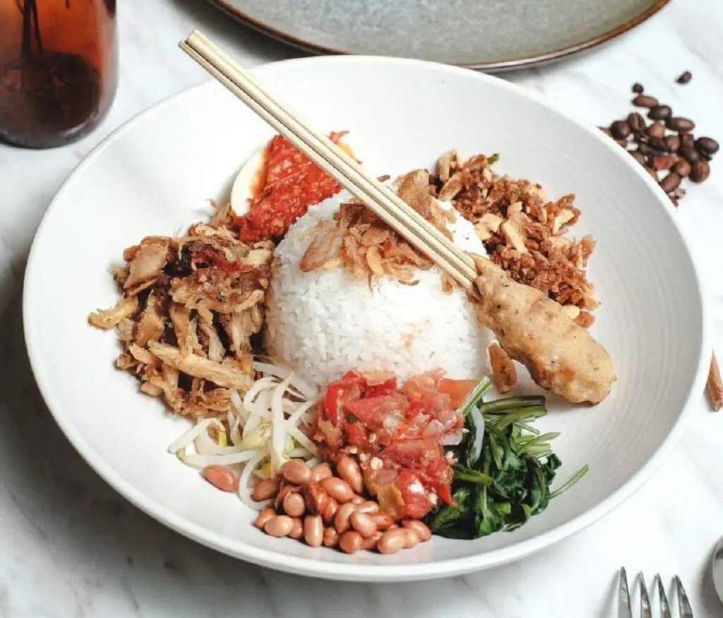 Nasi Campur Bali merupakan best seller di MASA Restoran