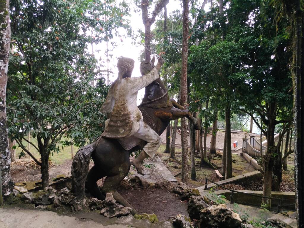 Patung Pangeran Diponegoro di Mulut Gua