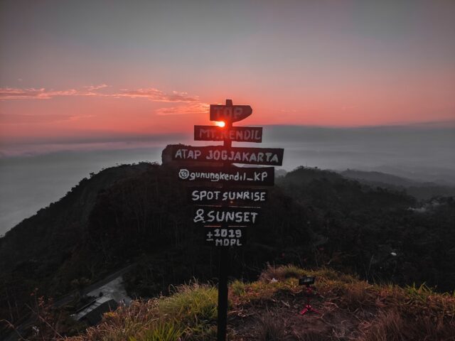 GUNUNG KENDIL Tiket & Daya Tarik - November 2024