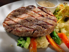 Sirloin Hokubee Steak dari Carnivor Steak & Grill