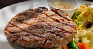 Sirloin Hokubee Steak dari Carnivor Steak & Grill