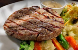 Sirloin Hokubee Steak dari Carnivor Steak & Grill