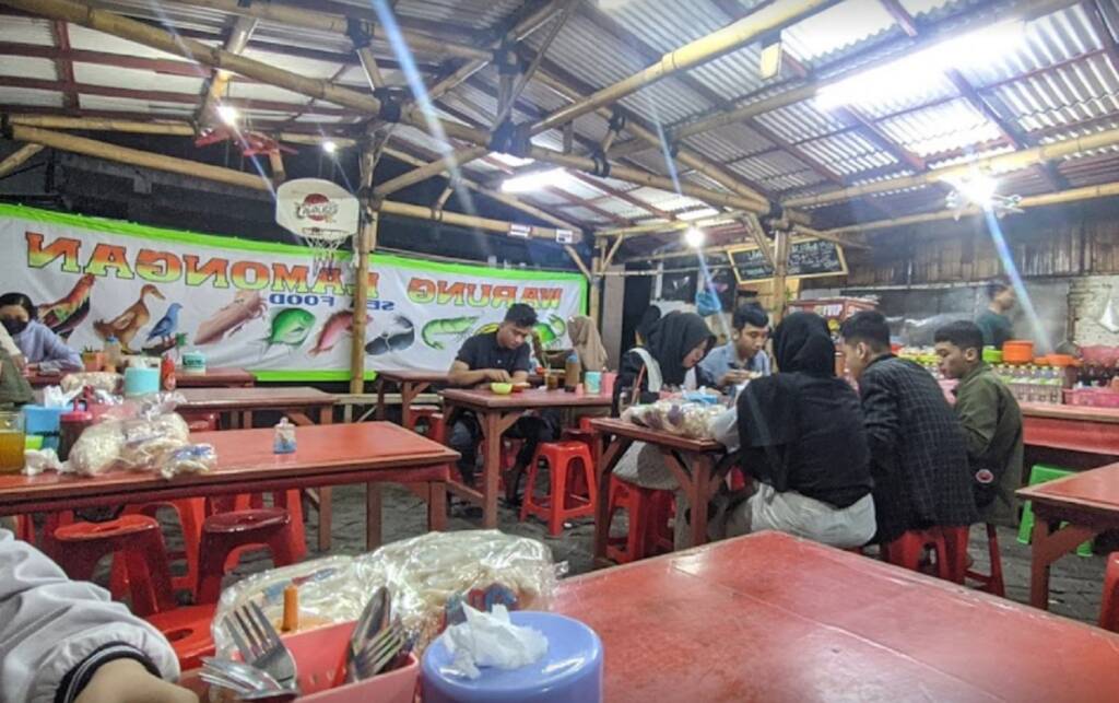 Suasana di Warung Seafood RRI Malang