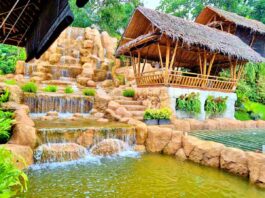 air terjun buatan di restoran Gurih 7 Bogor