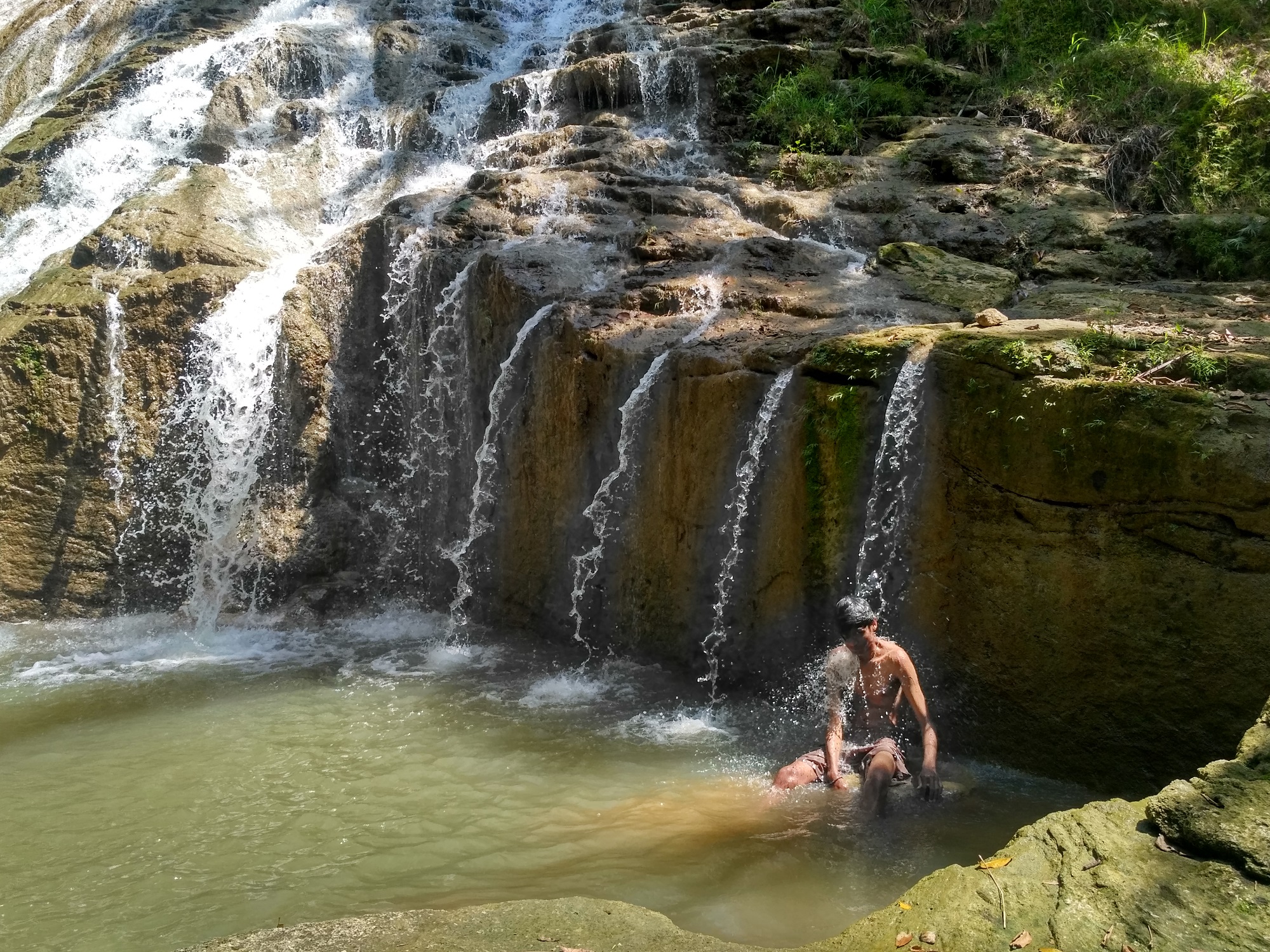 Berenang di Kolam Curug