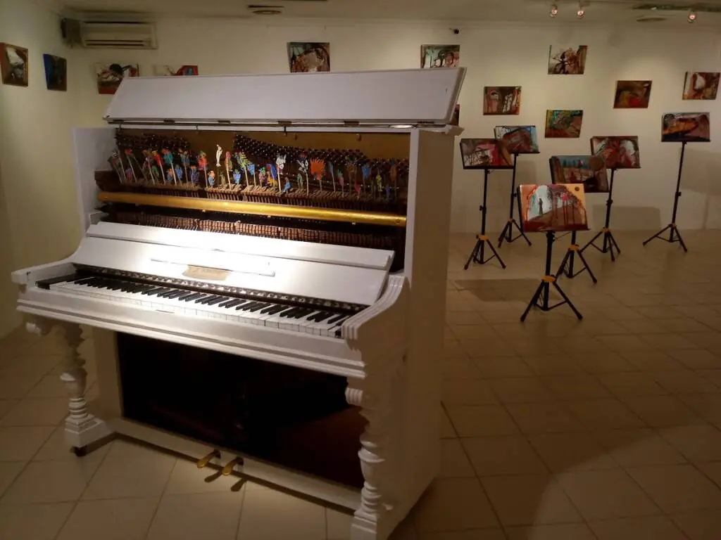 Piano dengan ornamen-ornamen unik di Jogja Gallery
