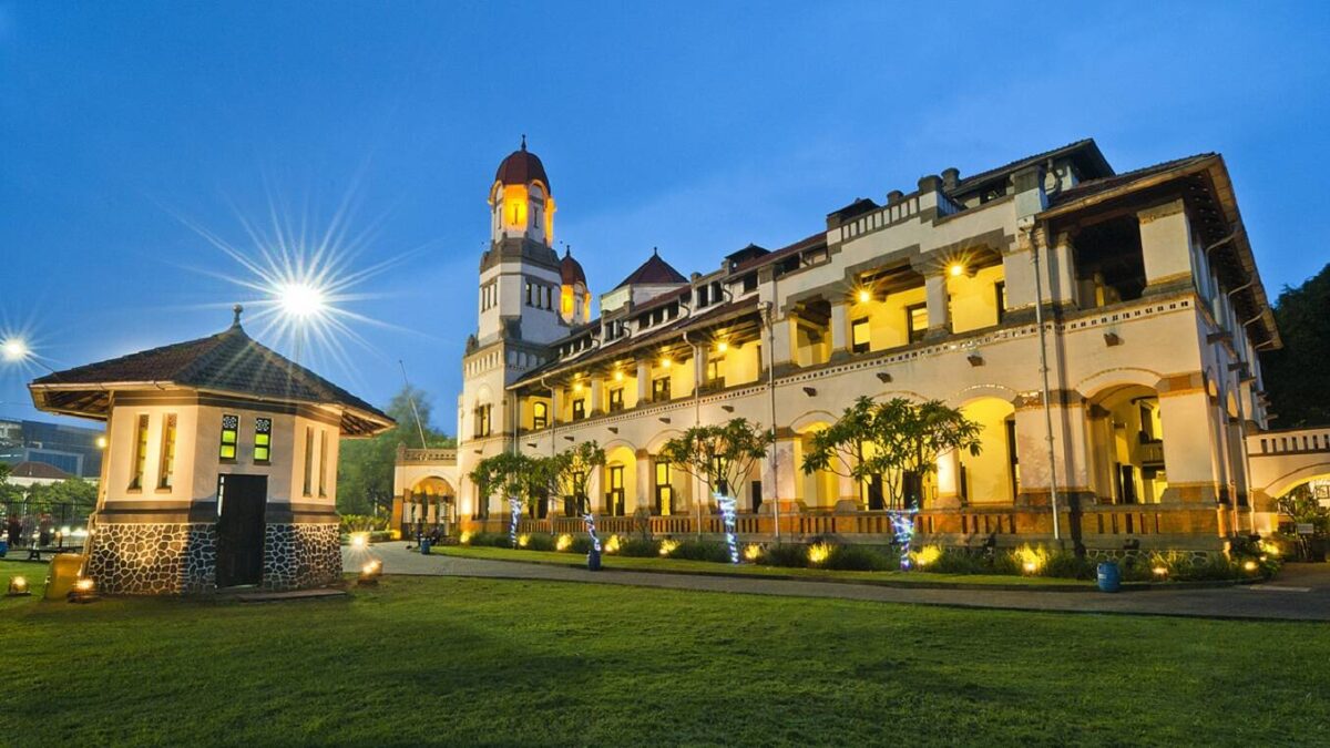 Lawang Sewu merupakan ikon wisata Semarang