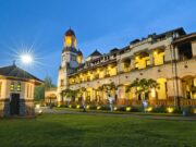 Lawang Sewu merupakan ikon wisata Semarang