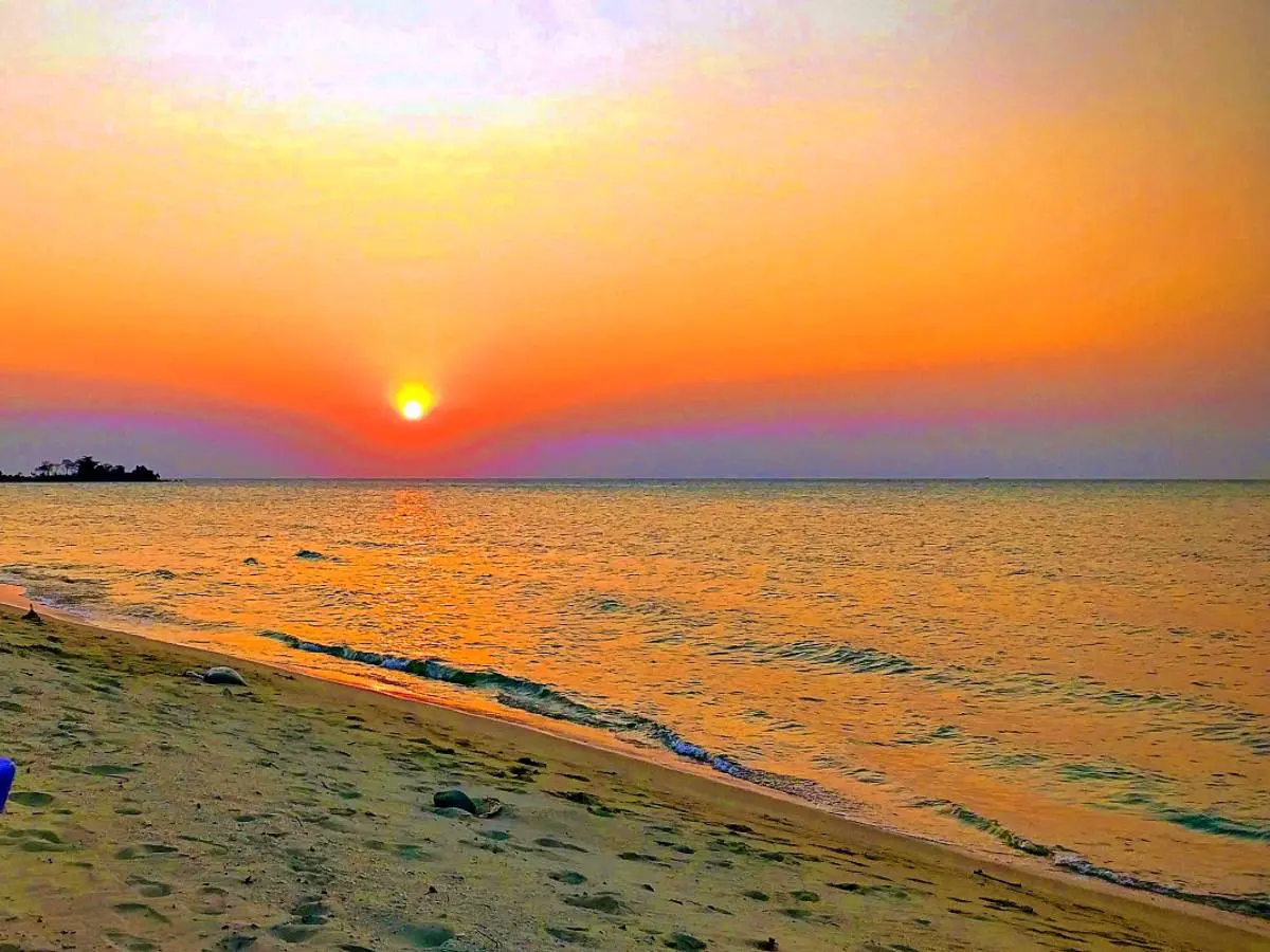 pemandangan sunset di pantai bondo basri jepara