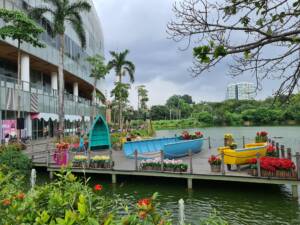 Spot Foto Kekinian di Tepi Danau Senayan Park