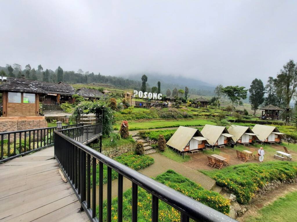 Taman Wisata Posong menawarkan udara sejuk dan panorama khas pegunungan