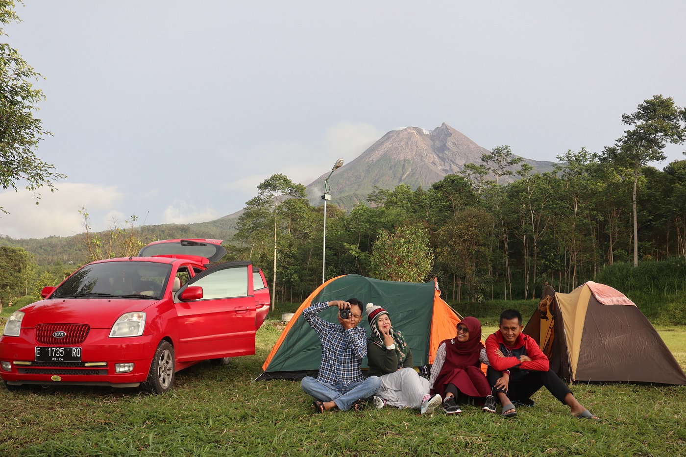 Camping area dengan pemandangan Gunung Merapi