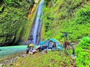 bersantai di area tepi air terjun sidoharjo