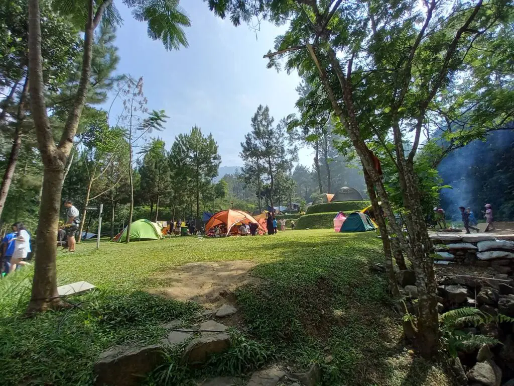 Camping area di Curug Panjang yang sangat asri dan menyegarkan
