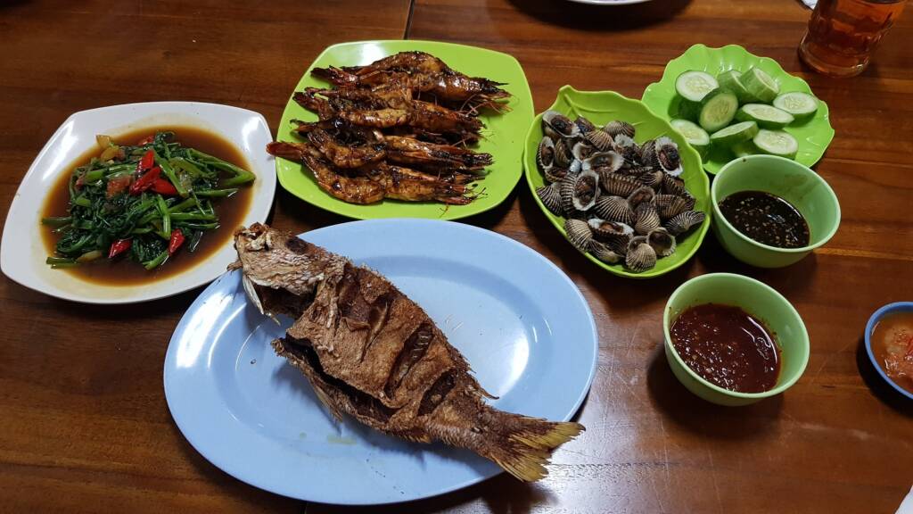 H. Moel Seafood Pusat pilihan wisata kuliner cirebon untuk menyantap aneka menu seafood dan ikan