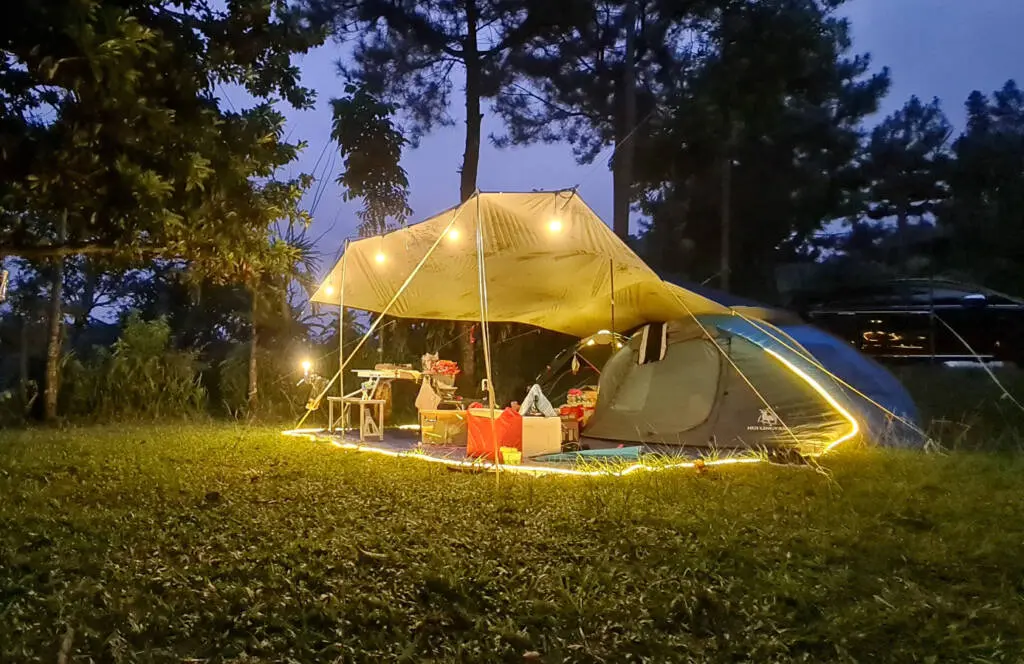 Kampoeng Awan bukan hanya menyediakan tempat camping, tapi juga glamping
