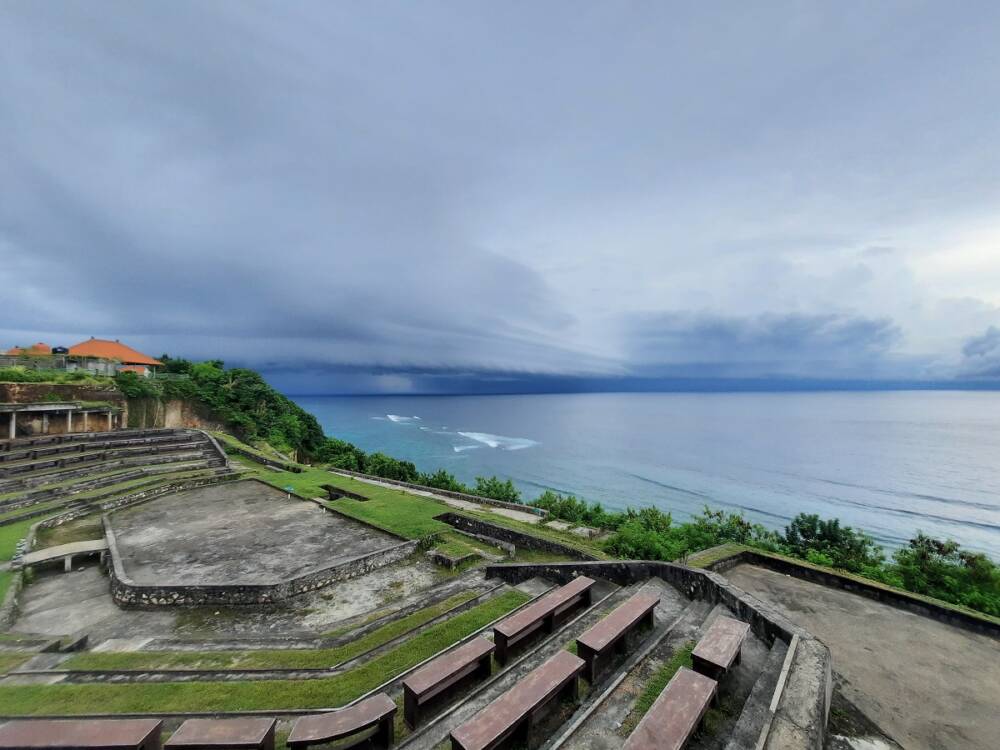 Selain pantai, Gunung Payung juga menawarkan atraksi budaya