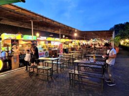 Suasana wisata kuliner malam di Bandung Pascal Food Market