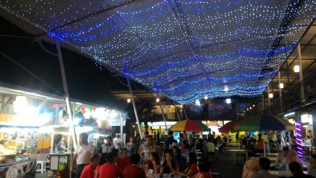 Sudirman Street and Night Market wisata kuliner di Bandung saat malam hari