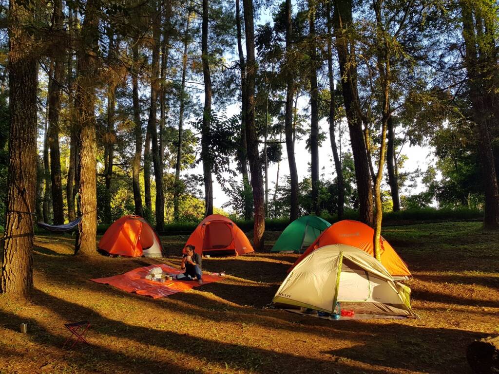 Tebing Keraton merupakan salah satu tempat untuk berburu momen matahari terbit di Bandung