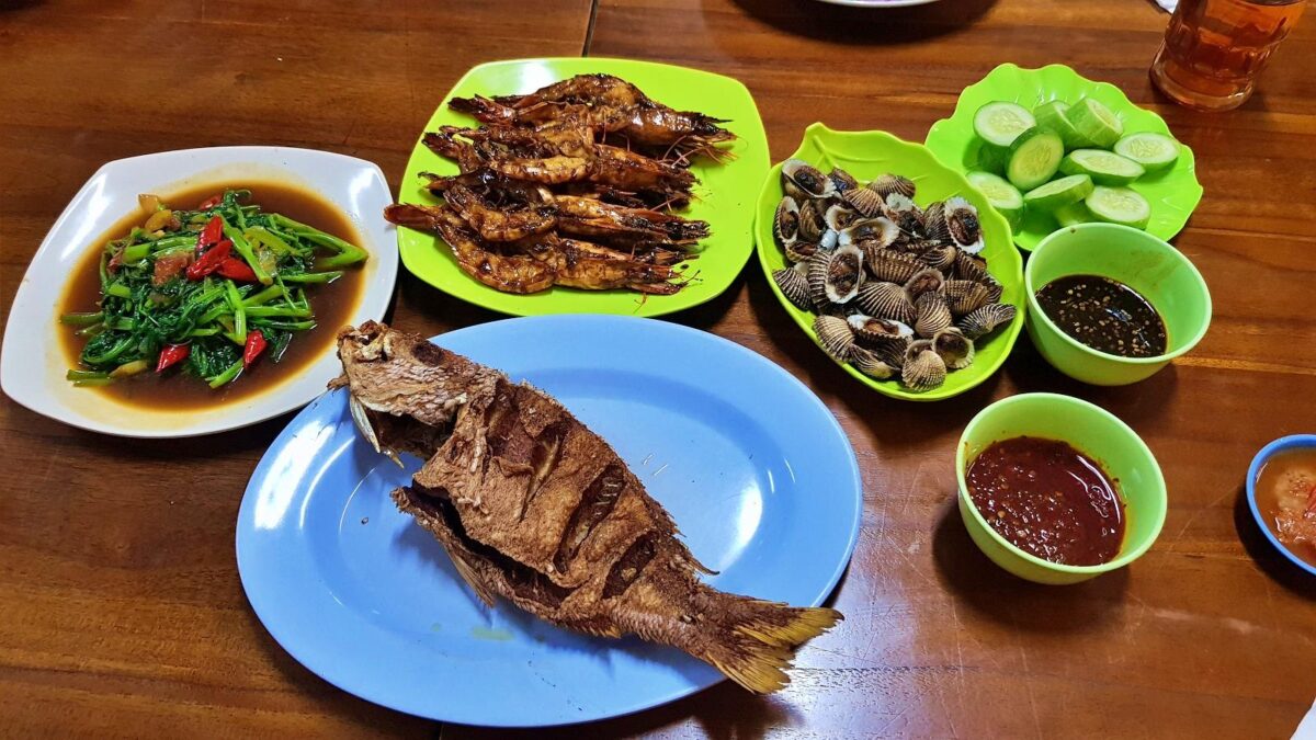 menu hidangan seafood wisata kuliner di H Moel
