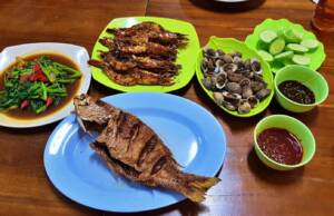 menu hidangan seafood wisata kuliner di H Moel