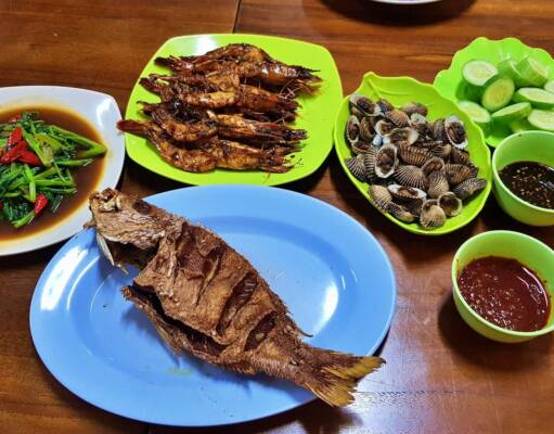 menu hidangan seafood wisata kuliner di H Moel