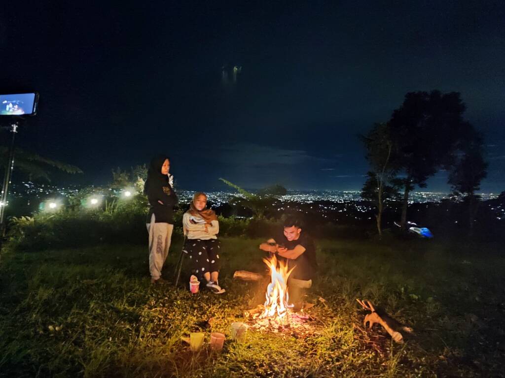 Suasana malam hari di Camping Gayatri