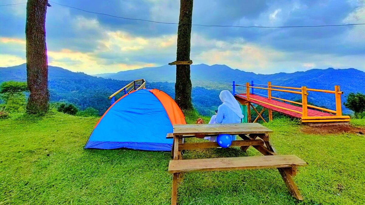 area berkemah di puncak kertajaya