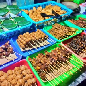 Berbagai pilihan menu di Angkringan Jogja yang murah meriah