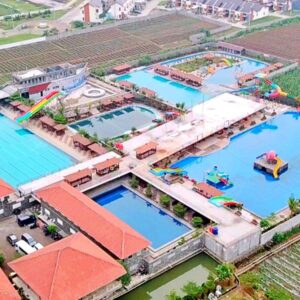 kolam renang dan permainan di Boash Waterpark Bogor
