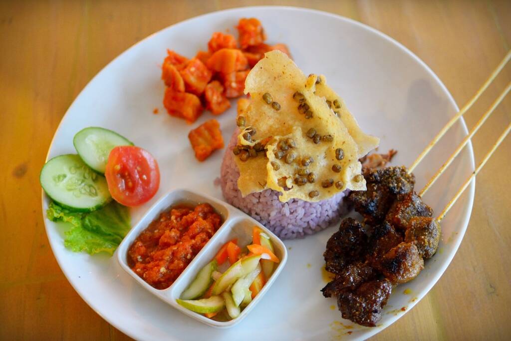 Wisata Kuliner Sukabumi Nasi Ungu di Mamih Ungu Resto and Café